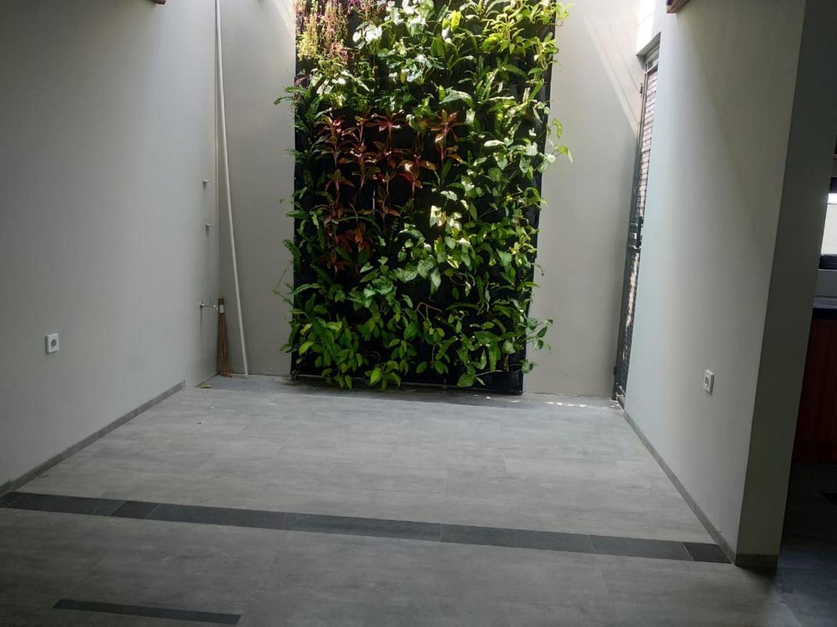 RedDoorz Plus near Radio Dalam 3 Yakarta Exterior foto