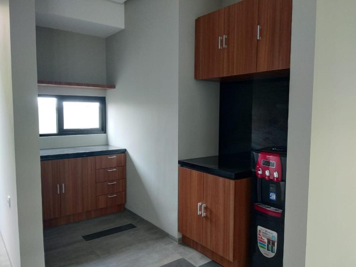 RedDoorz Plus near Radio Dalam 3 Yakarta Exterior foto