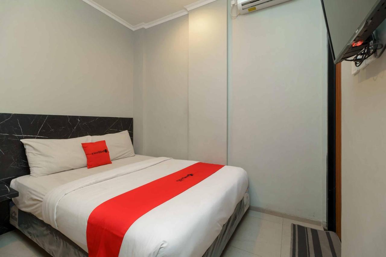 RedDoorz Plus near Radio Dalam 3 Yakarta Exterior foto
