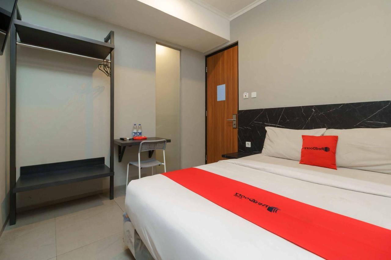 RedDoorz Plus near Radio Dalam 3 Yakarta Exterior foto